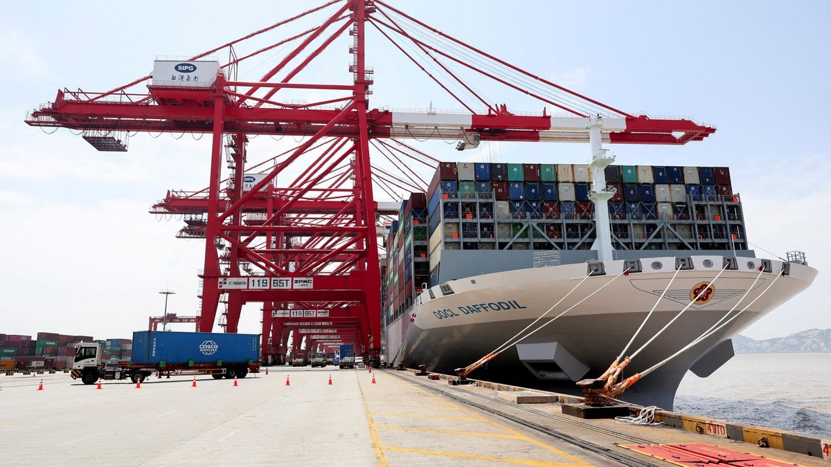 Čínský vývoz zaskočil experty. Místo růstu nečekaně klesl